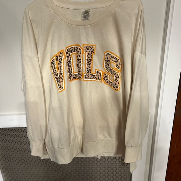 Tennessee Vols sweatshirt. XXL. Lightweight with side slits. - Picture 2 of 5